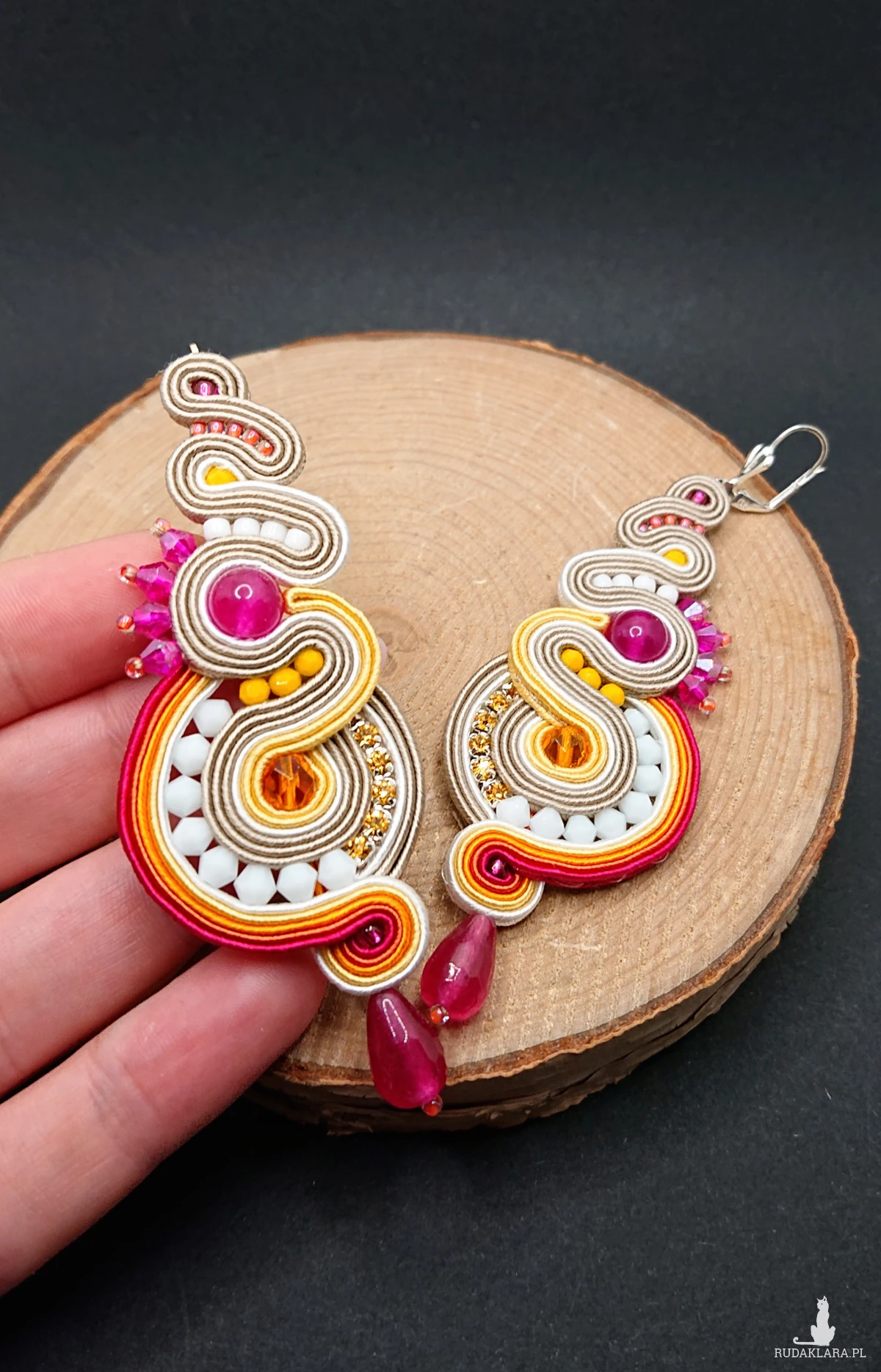 BEŻOWO-KOLOROWE KOLCZYKI SUTASZ Z JADEITAMI